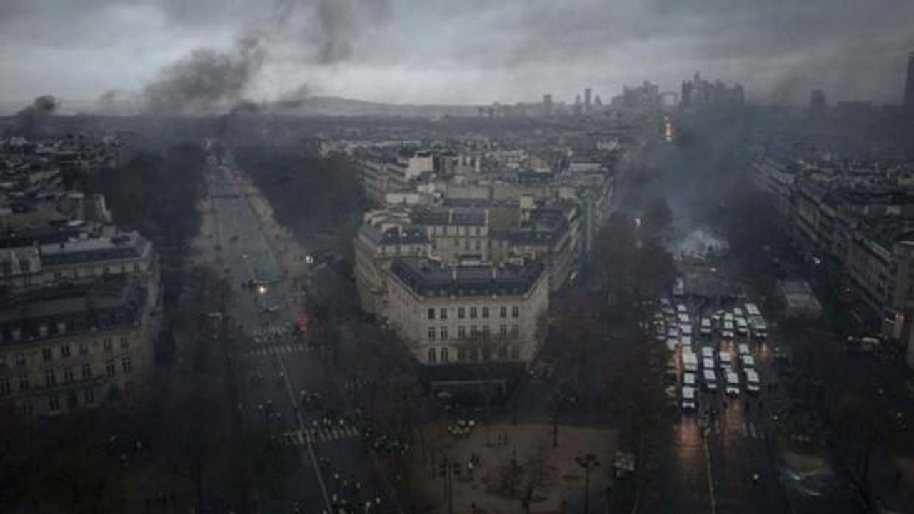 Şehirler yanıyor! Fransa'da OHAL sesleri