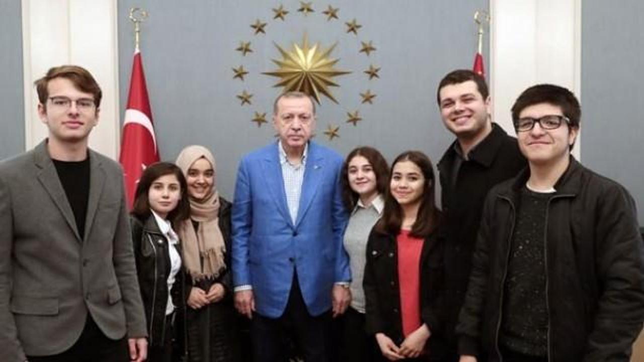 Başkan Erdoğan, gençleri Külliye'de ağırladı