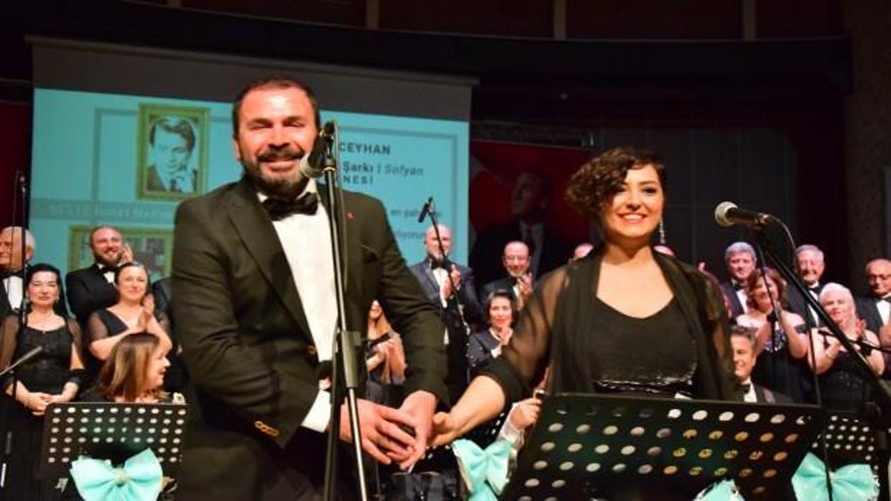 Zeki M&uuml;ren konserinde  s&uuml;rpriz evlilik teklifi