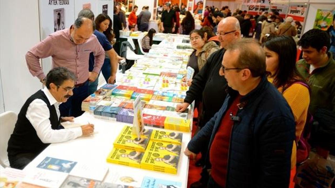 Dr. Şaban Kızıldağ Eskişehir Kitap Fuarı'nda okurlarıyla buluştu