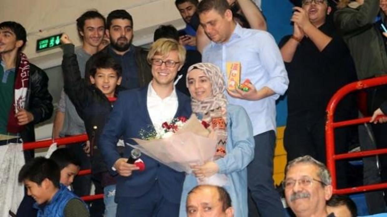 Evlenme teklifi ma&ccedil;a damga vurdu!