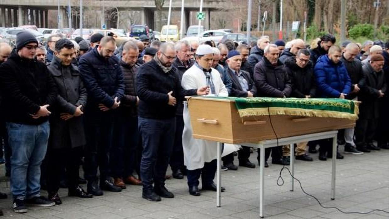 Hollanda'da kahraman ilan edilen Türk görevlinin cenaze namazı kılındı