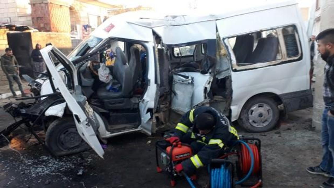 Minibüs kaza yaptı: 2 ölü, 16 yaralı