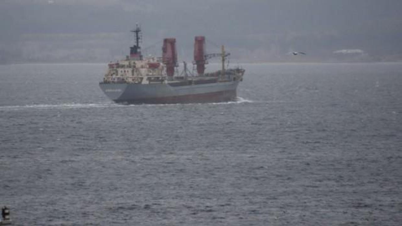 Rus askeri kargo gemisi Boğaz’dan geçti