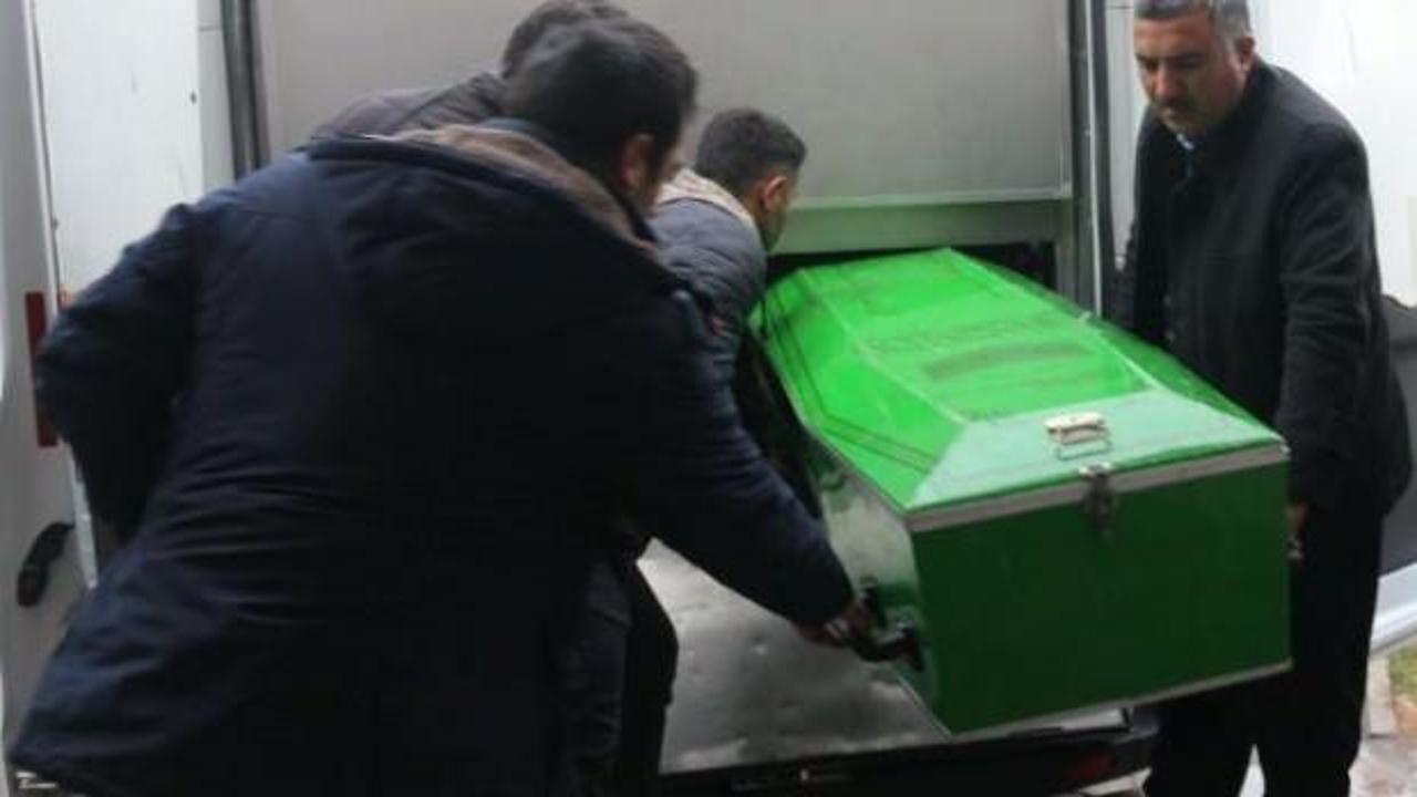 Dehşete d&uuml;şeceksiniz! &Ccedil;ocuklarının g&ouml;z&uuml; &ouml;n&uuml;nde...