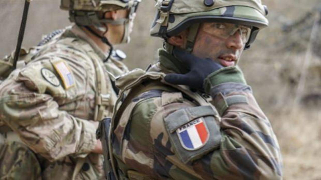 Fransa'da halkın yarısı 'bir asker cumhurbaşkanı olsun' dedi