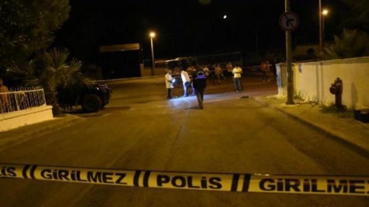 Korkun&ccedil; olay! &Ouml;ld&uuml;r&uuml;p cesedi başında video &ccedil;ekti