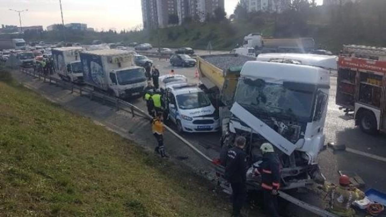 Hafriyat kamyonunun &ccedil;arptığı polis şehit oldu