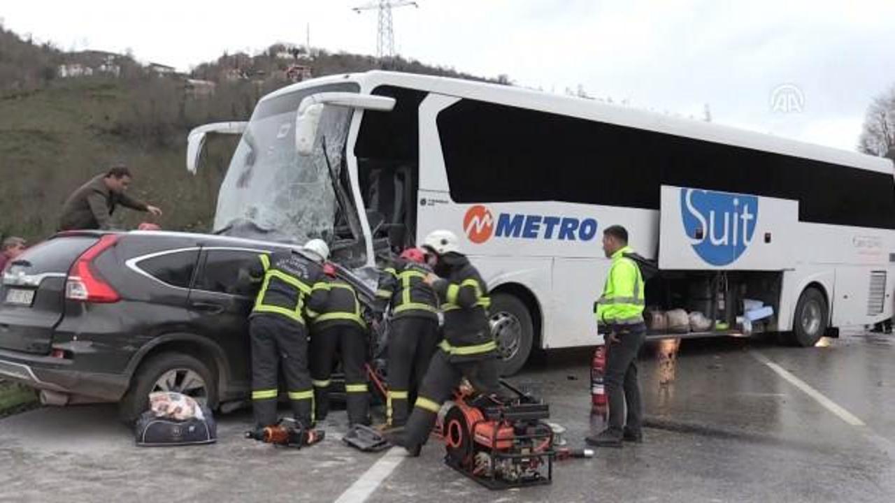 Yolcu otobüsü ile cip çarpıştı: 1 ölü, 10 yaralı
