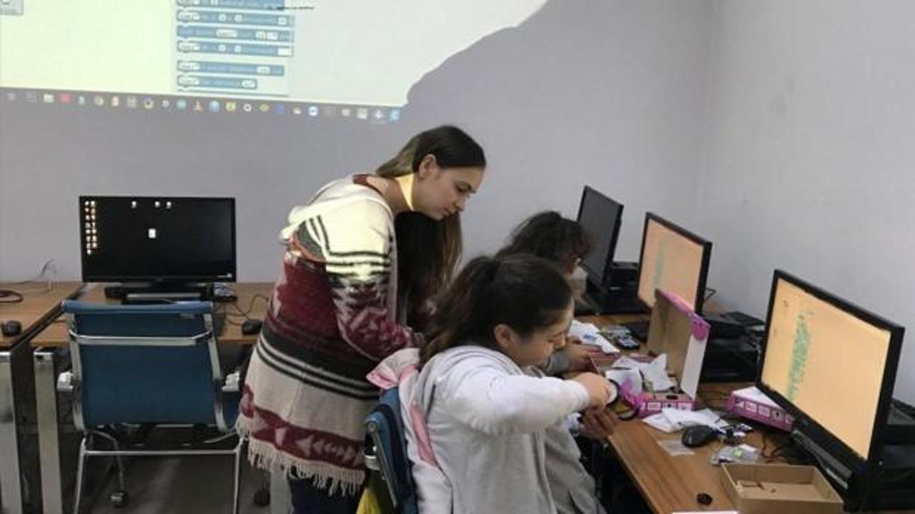 Boyabatlı öğrenciler kodlama eğitimi alıyor