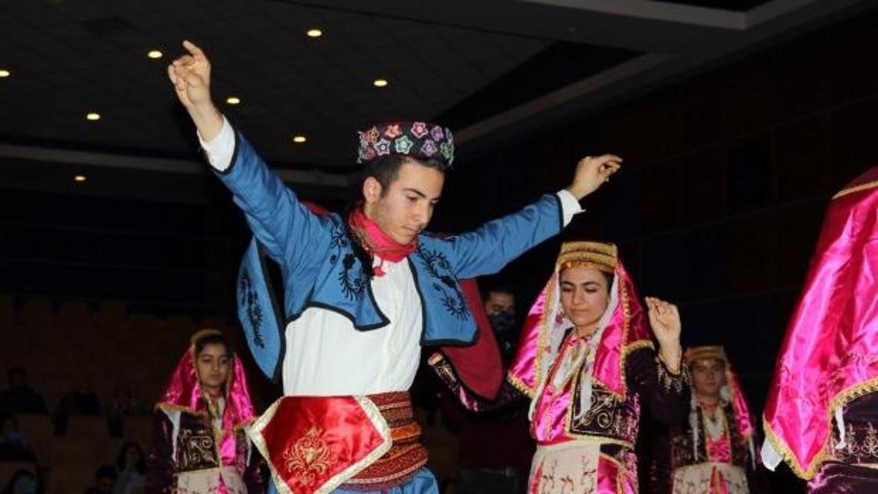 Aydın'da özel öğrencilerden halk oyunları gösterisi