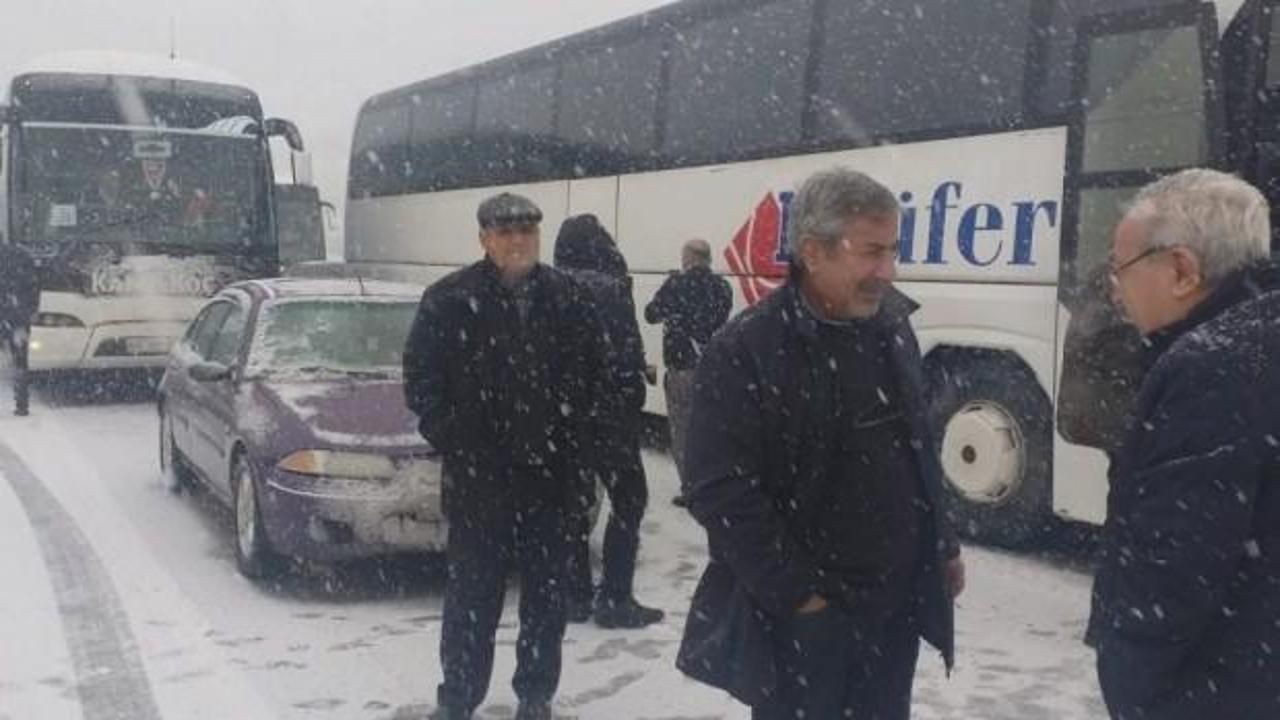 Bursa'da üç tır çarpıştı, yol trafiğe kapandı