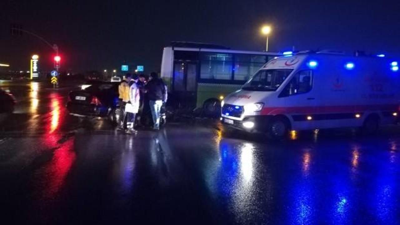 Halk otobüsü ile otomobil çarpıştı: 4 yaralı