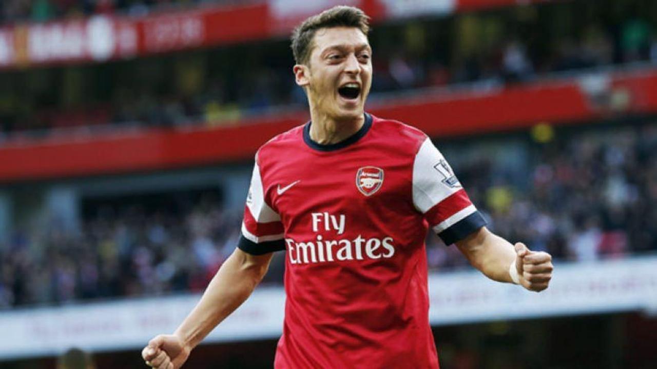 Mesut &Ouml;zil'den Kabe &ouml;rt&uuml;s&uuml;yle paylaşım!