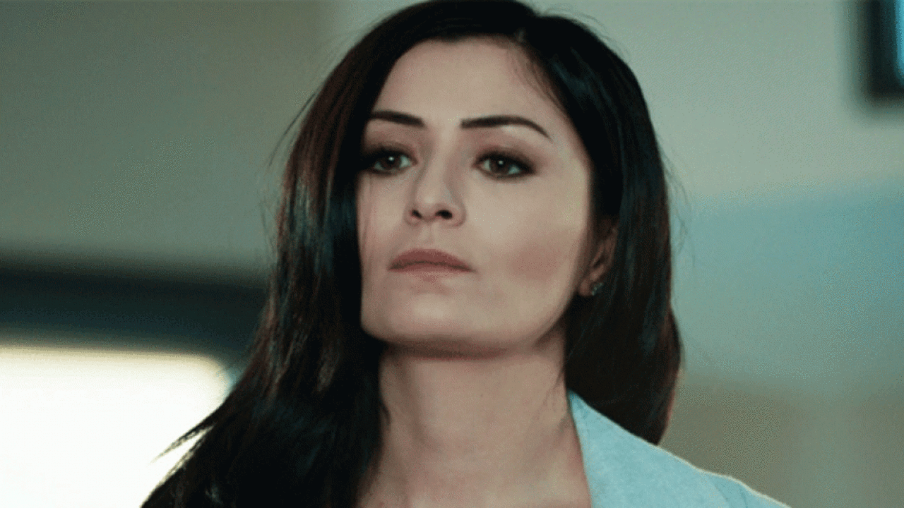 Deniz &Ccedil;akır'dan 'baş&ouml;rt&uuml;l&uuml;lere hakaret' iddiası!