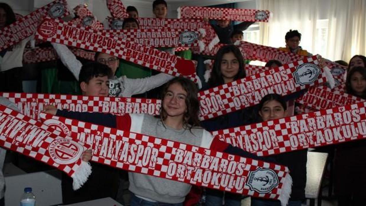 Antalyaspor'dan öğrencilere karne hediyesi!