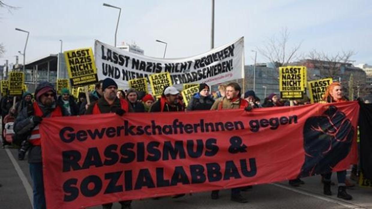 Avusturya'da aşırı sağcı partiye protesto!