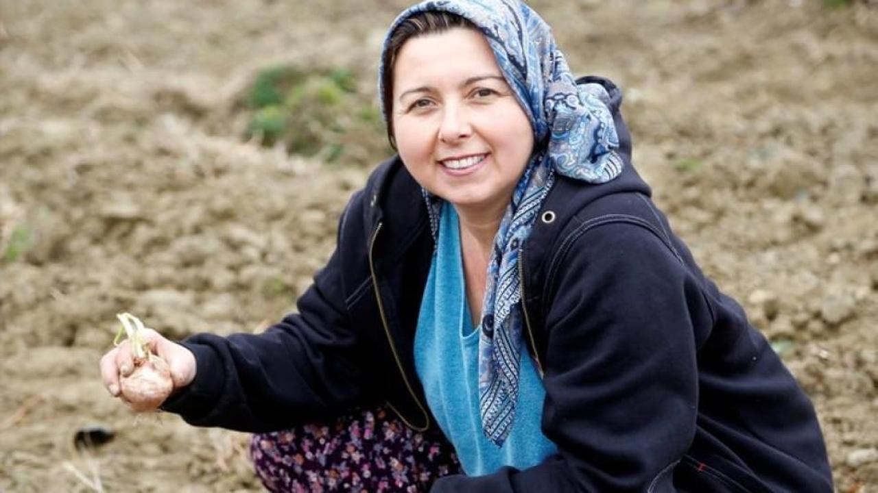 Moda tasarımı okudu sonra köyüne döndü 