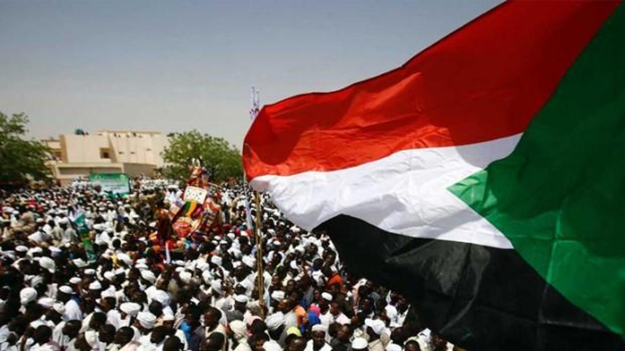 Sudan'da gençlere çağrı! Gösterilere katılmayın