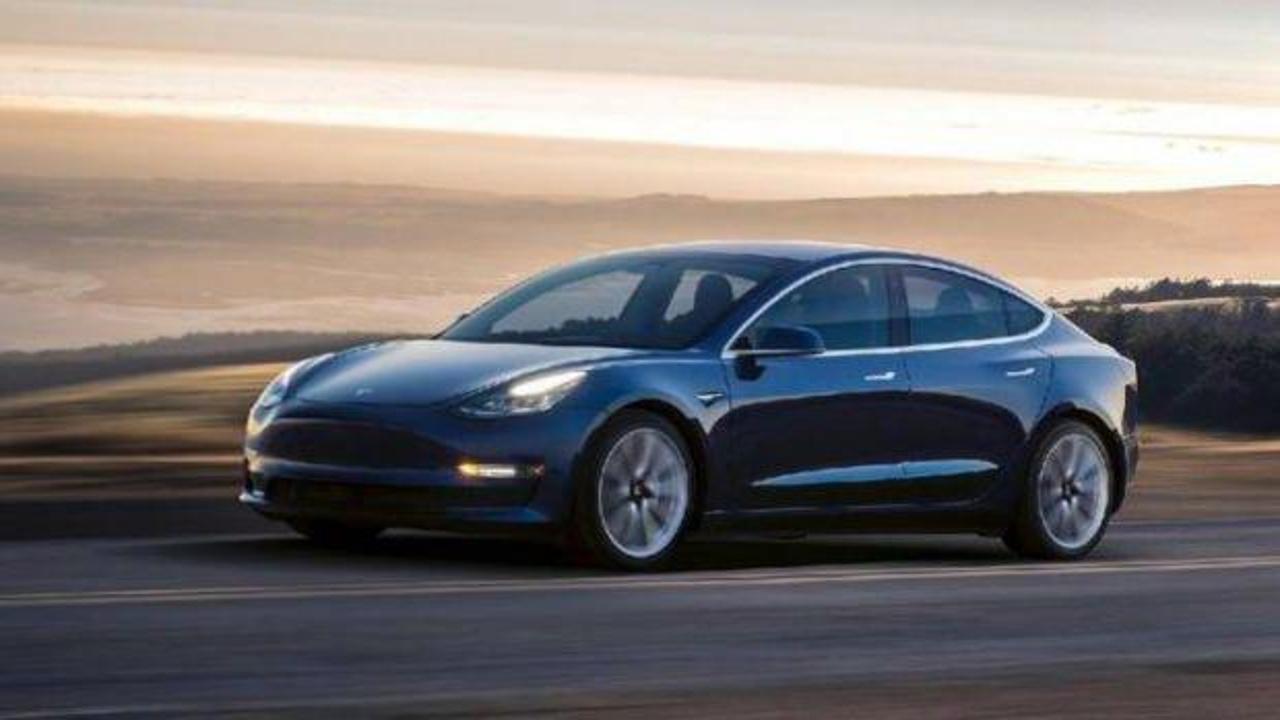 Tesla meydan okudu! Hackleyene bedava Model 3