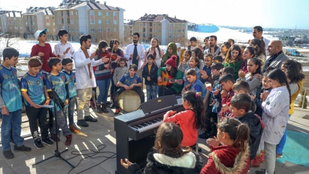 Van sokaklarından müzik sesleri geliyor!