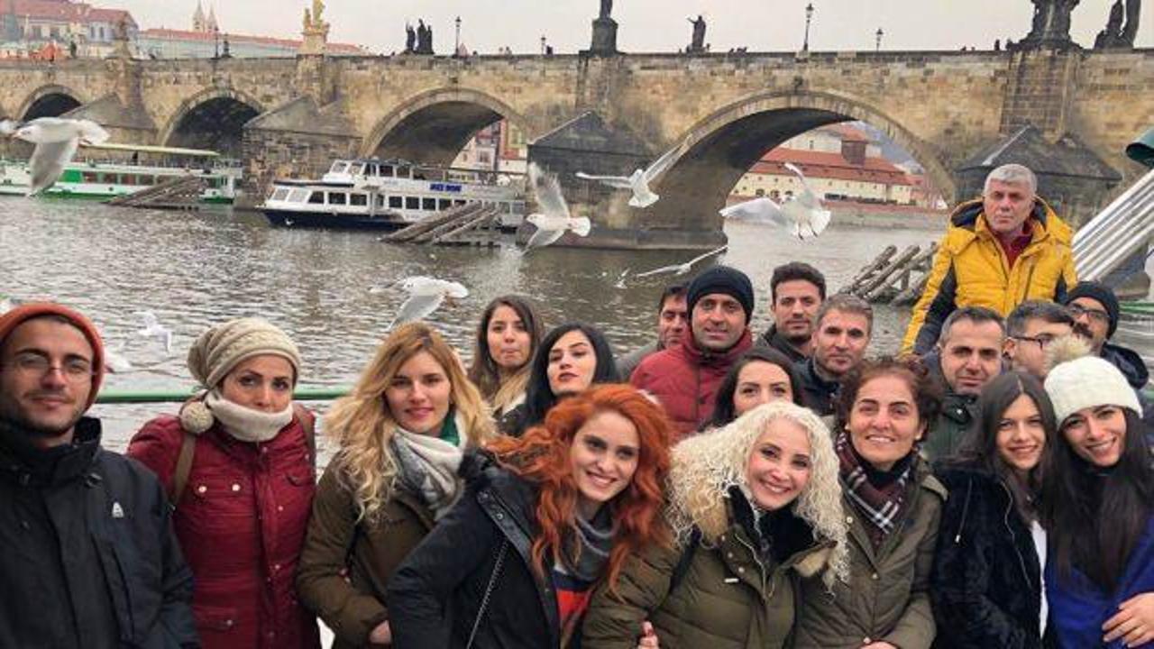 Vali Sonel 24 öğretmeni Prag gezisine gönderdi