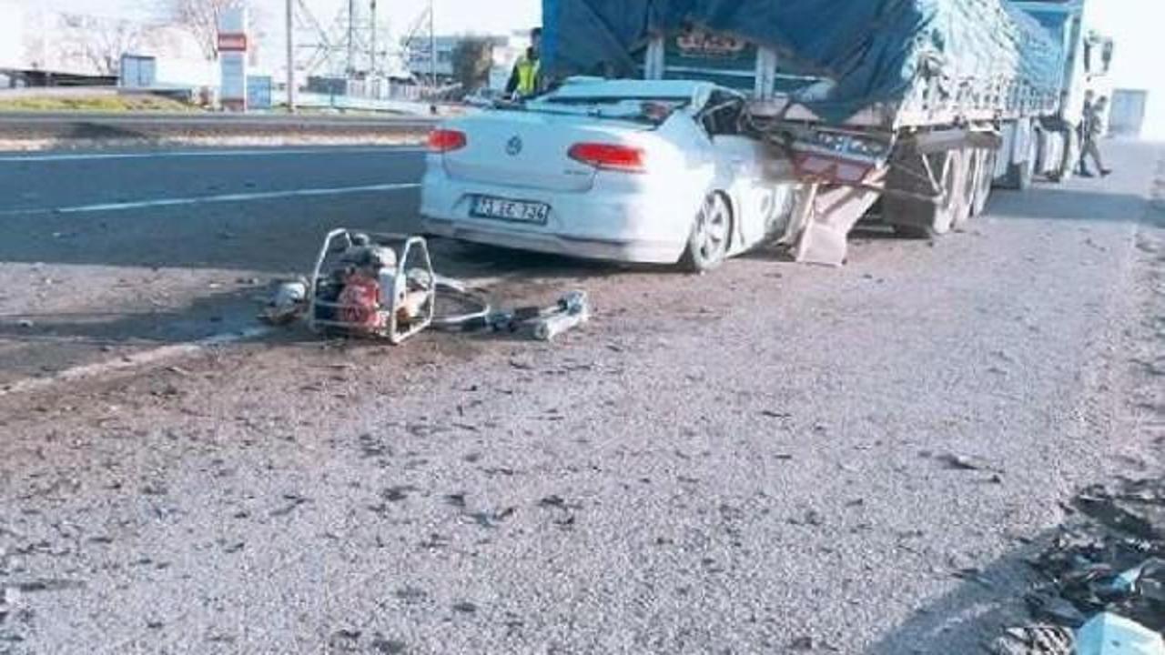 Feci kaza! TIR'ın altına girdi...