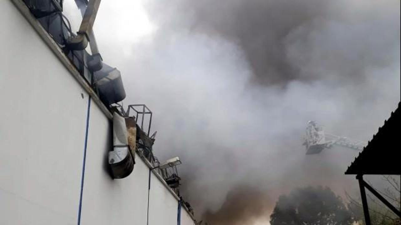 İzmir’de korkutan fabrika yangını