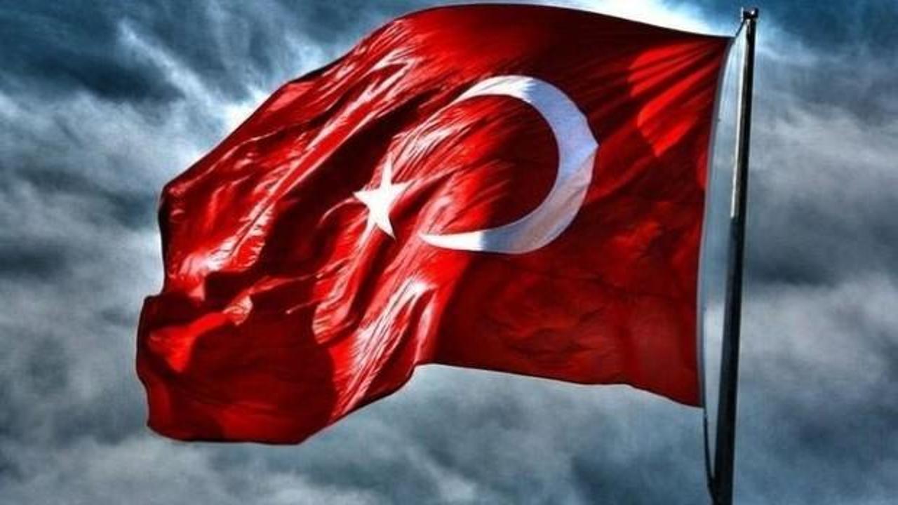 Türk bayrağına hakaret cezasız kalmadı!