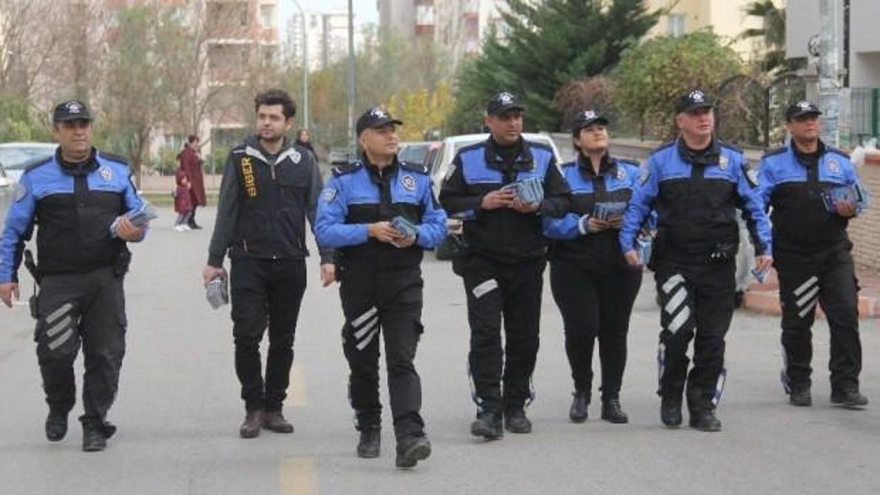 Adana polisi sokak sokak dolaşıp vatandaşı uyarıyor!
