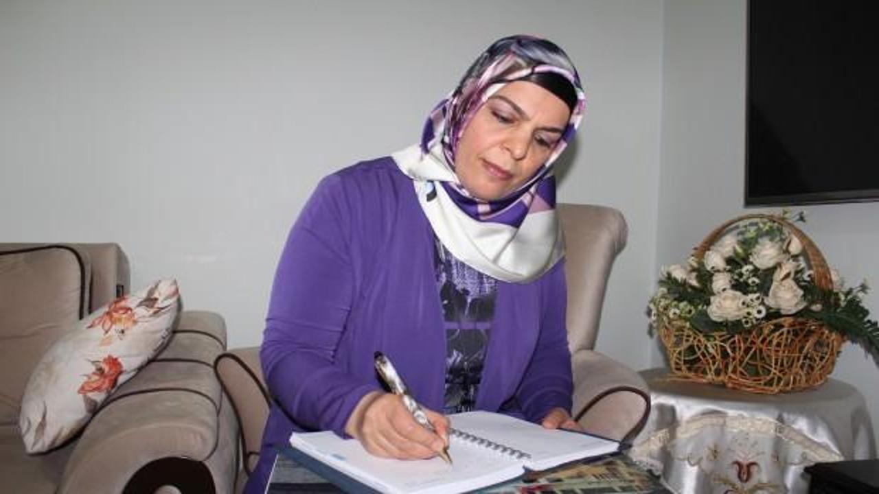 Gizli gizli yazıp sakladığı şiirlerle ikinci kitabını &ccedil;ıkardı