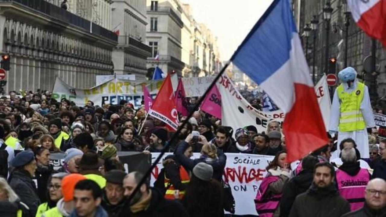 Fransa’da 24 saat grev ilan edildi