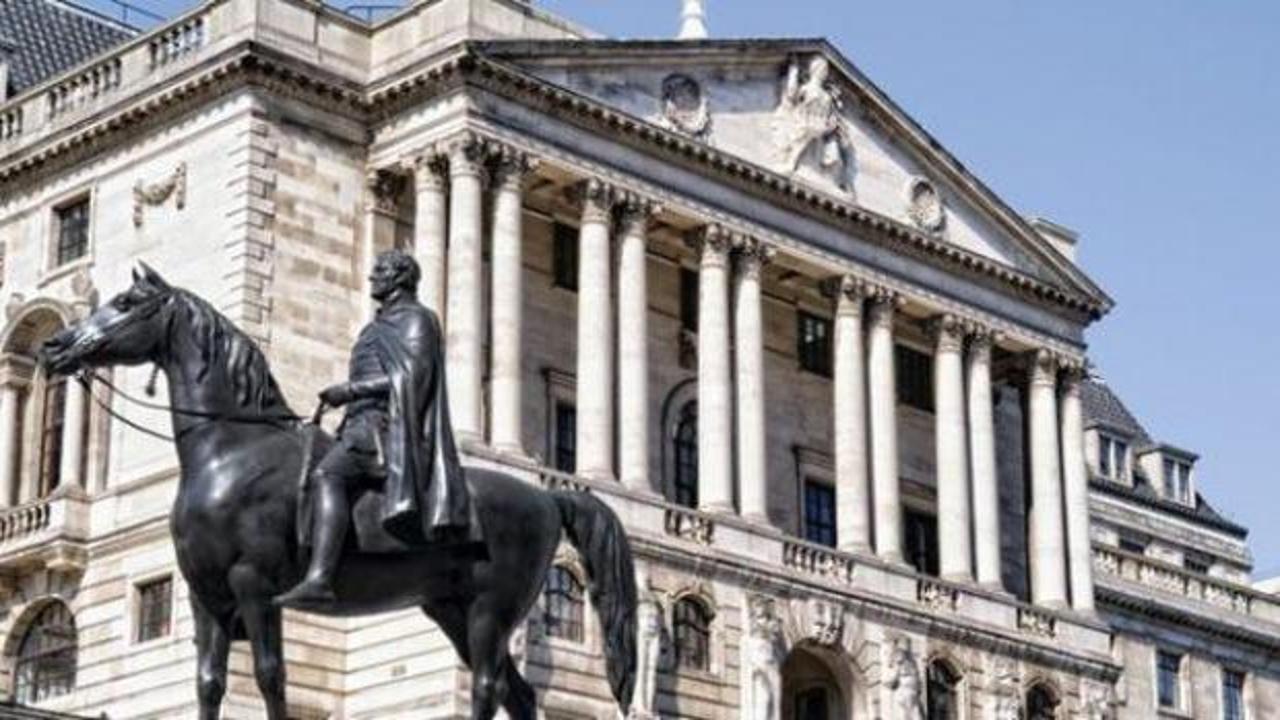İngiltere Merkez Bankası, büyüme tahminlerini düşürdü