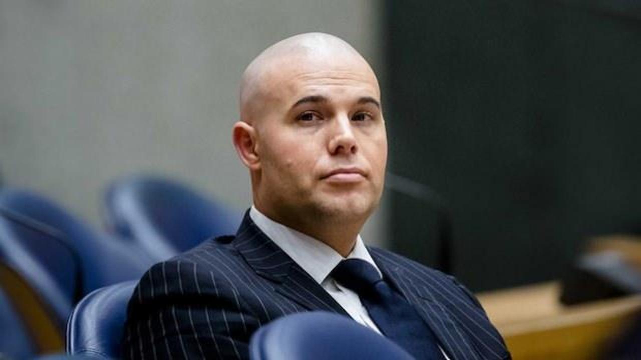 İslam karşıtı kitap yazarken M&uuml;sl&uuml;man oldu