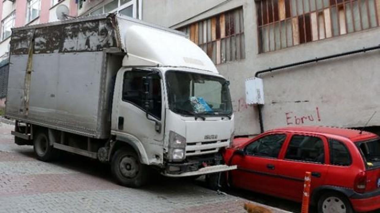 Kağıthane'de feci kaza: 6 araca &ccedil;arptı