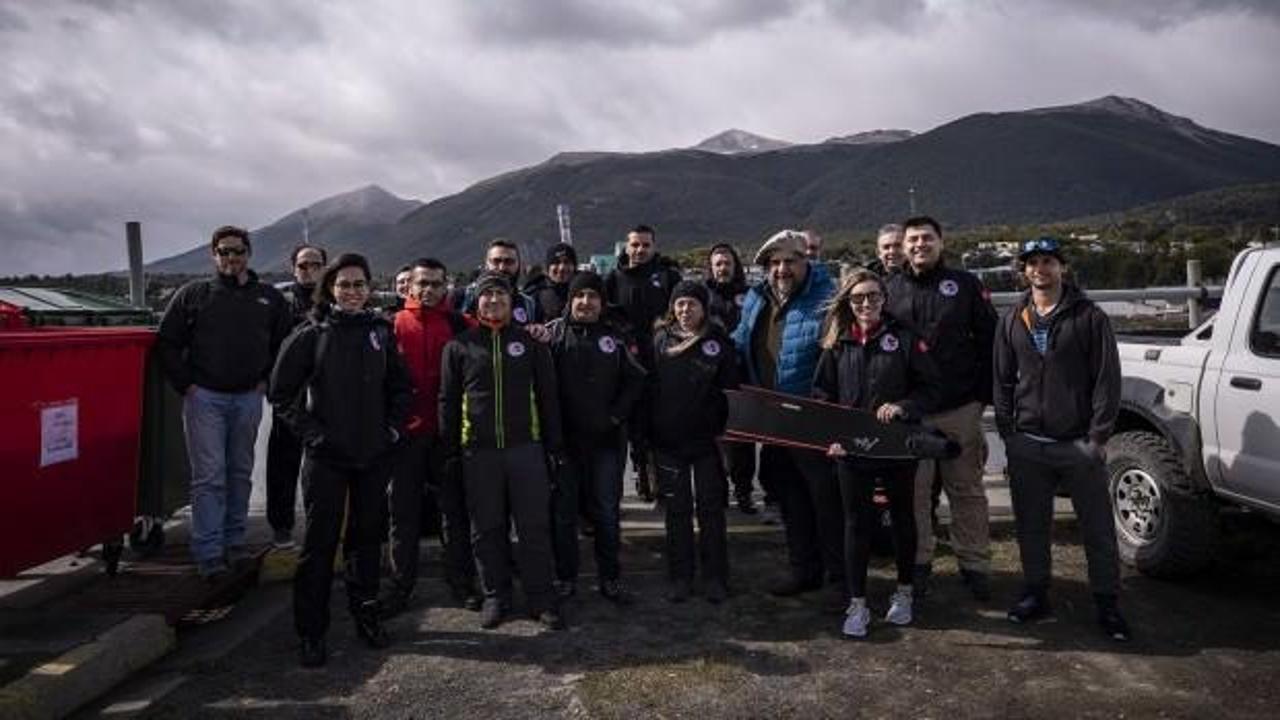 Tarihi anlar! Türk ekibi Antarktika'ya ayak bastı