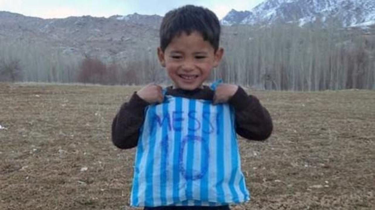 'Taliban, poşet formalı Messi'nin peşinde'