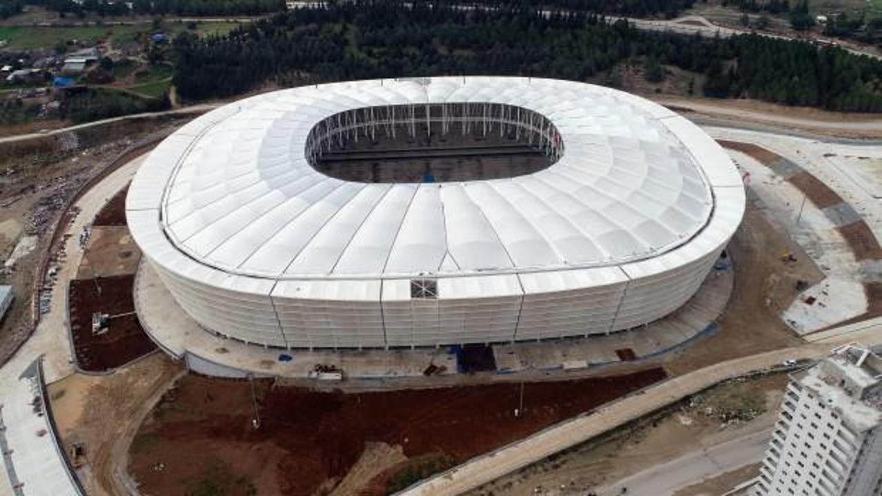 Adana Stadı'nın çatısı tamamlandı