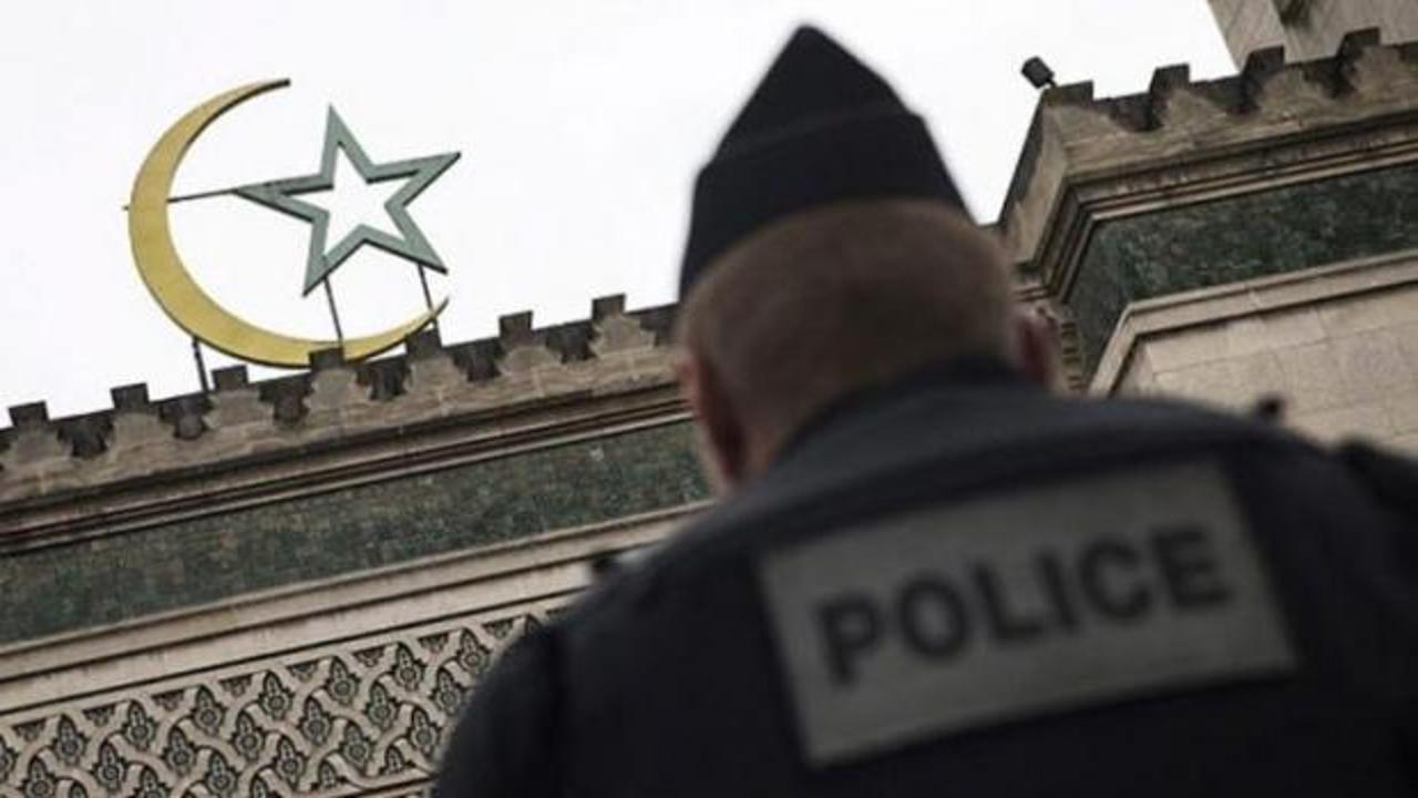Fransa'da terörle mücadele yasası! 7 cami kapatıldı