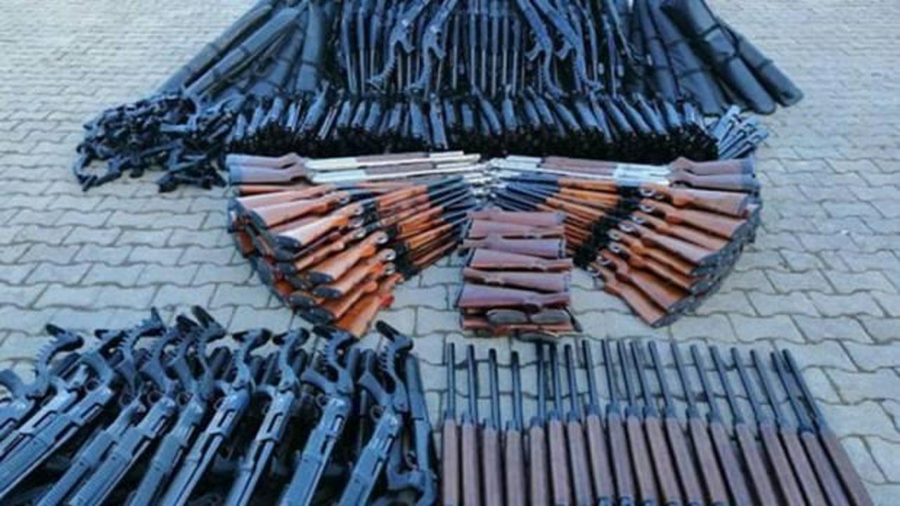 Hakkari'de araziden cephanelik &ccedil;ıktı