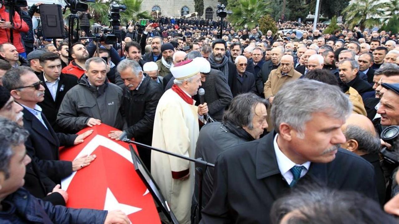 Ozan Arif son yolculuğuna uğurlandı