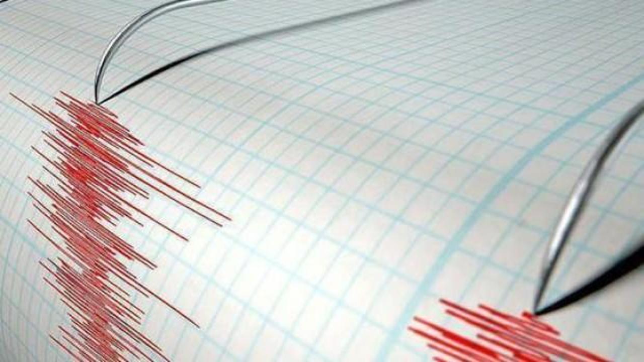 Endonezya'da 5,3 büyüklüğünde deprem