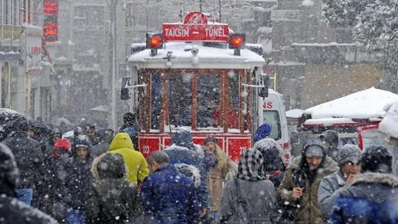 İstanbul'a kar sürprizi