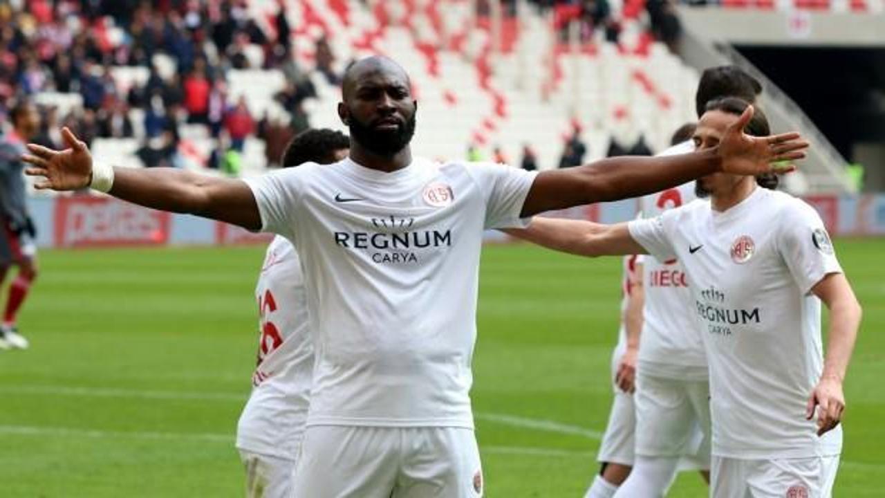 Antalyaspor 7 haftalık hasreti Sivas'ta bitirdi!