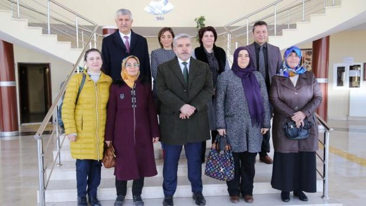 Öğrenci anneleri Aksaray Üniversitesi'nde kampüsü gezdi