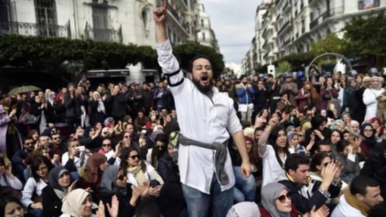 Cezayir'de tansiyon yükseliyor! Bouteflika İsviçre'ye gidecek