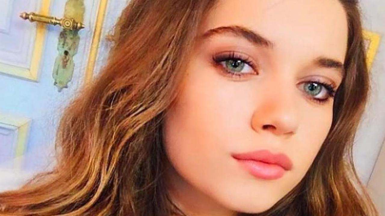 Afra Sara&ccedil;oğlu'ndan yeni stil pozu!