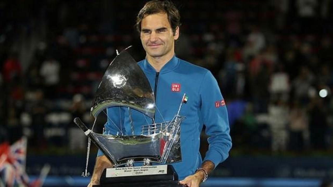 Federer'den tarihi zafer! Kupa dalyası...