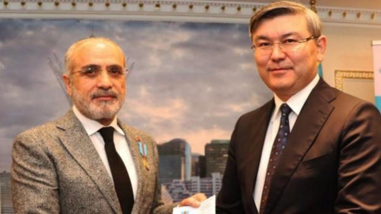 Kazakistan Cumhurbaşkanı Nazarbayev’den Yalçın Topçu’ya Madalya