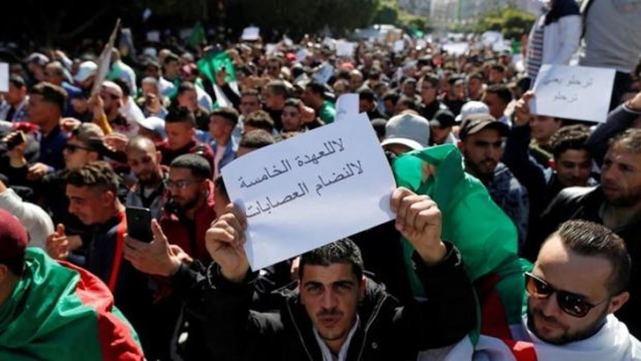 Cezayir'de kriz büyüyor: Muhaliflerden seçimi erteleme çağrısı!